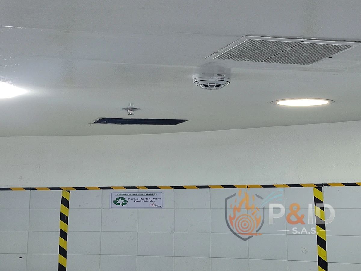 Mantenimiento a sensores de detección de humo NFPA 72