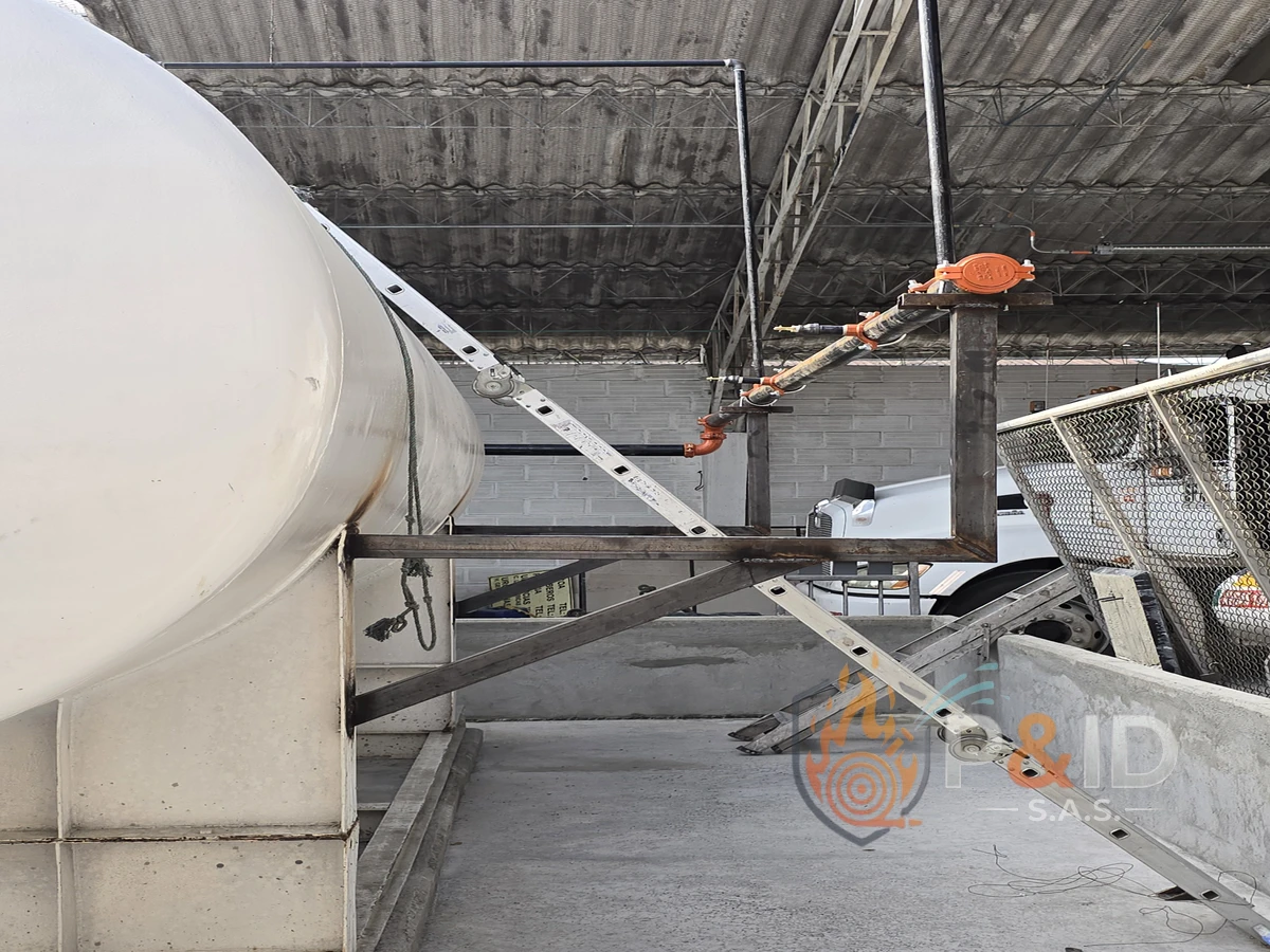 Montaje de sistema de refrigeración contra incendio en hangar aeropuerto Medellín