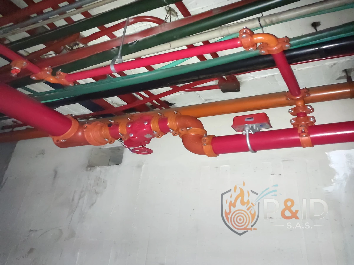 Montaje de red hidráulica contra incendio en centro comercial Bogotá