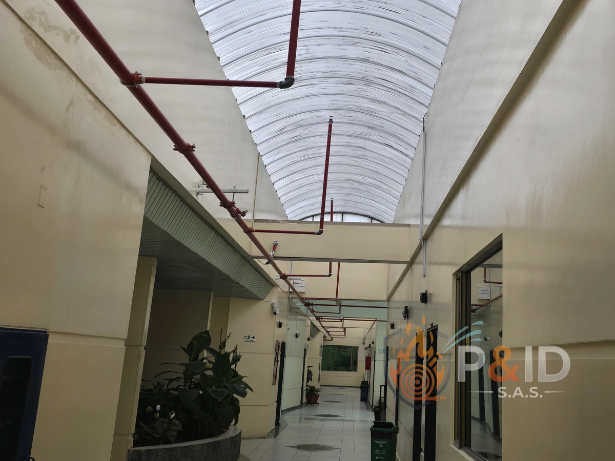 Instalación de red de rociadores automáticos y gabinetes contra incendios