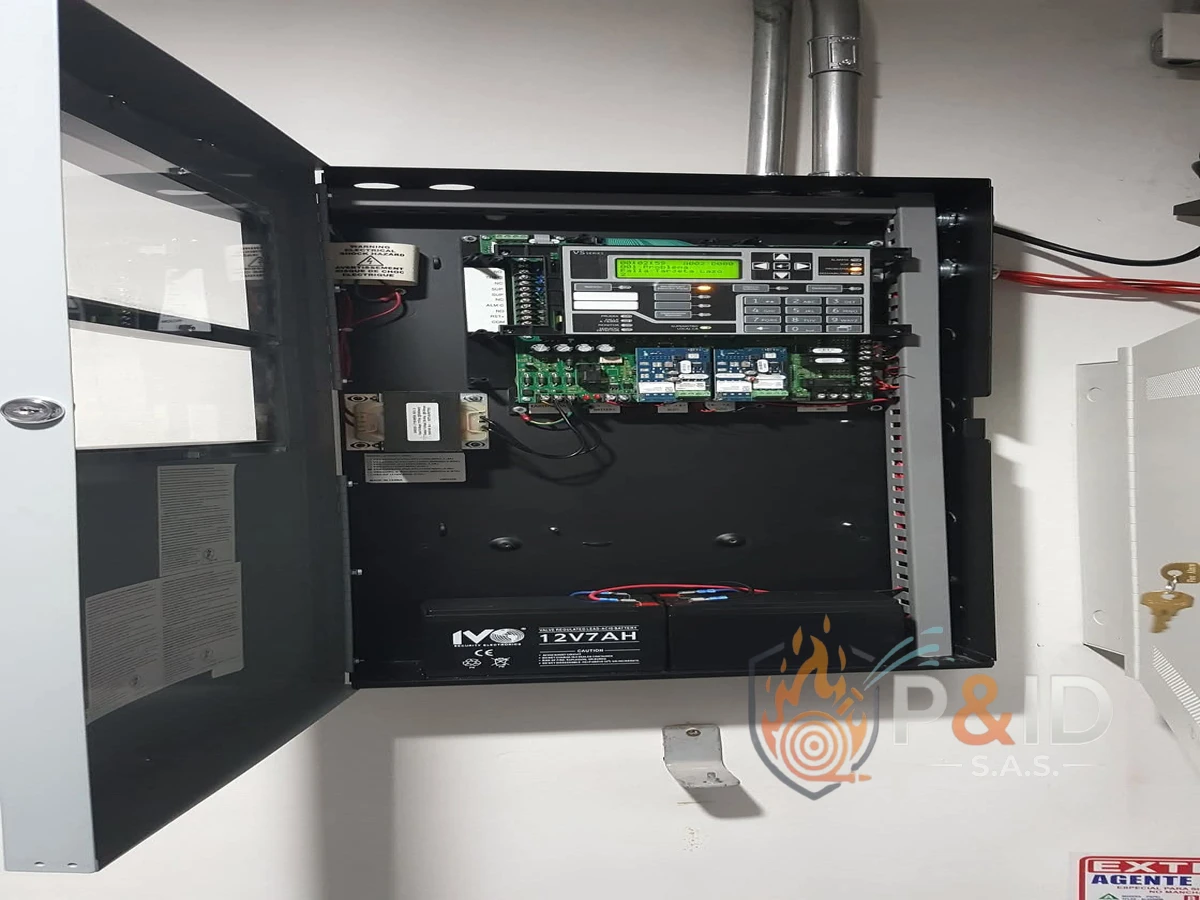 Estaciones manuales de alarma contra incendio instaladas en Bogotá